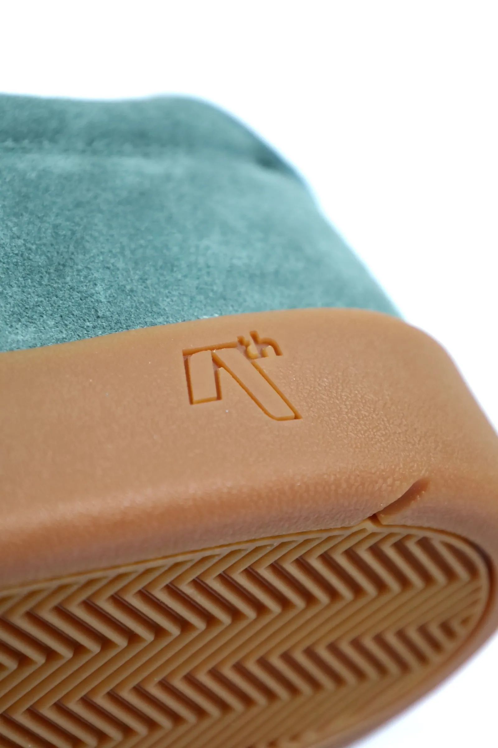 AREth/ 21 I velcro (Green Gum)