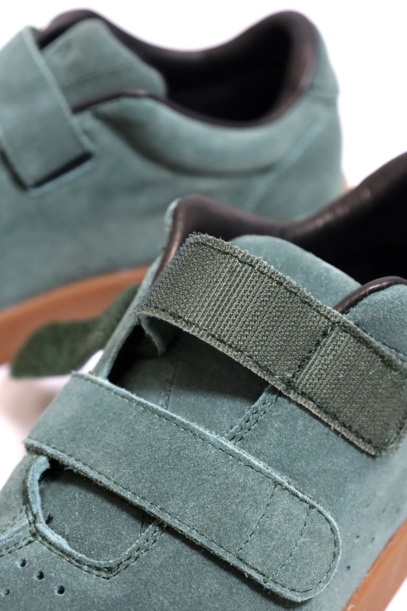 AREth/ 21 I velcro (Green Gum)