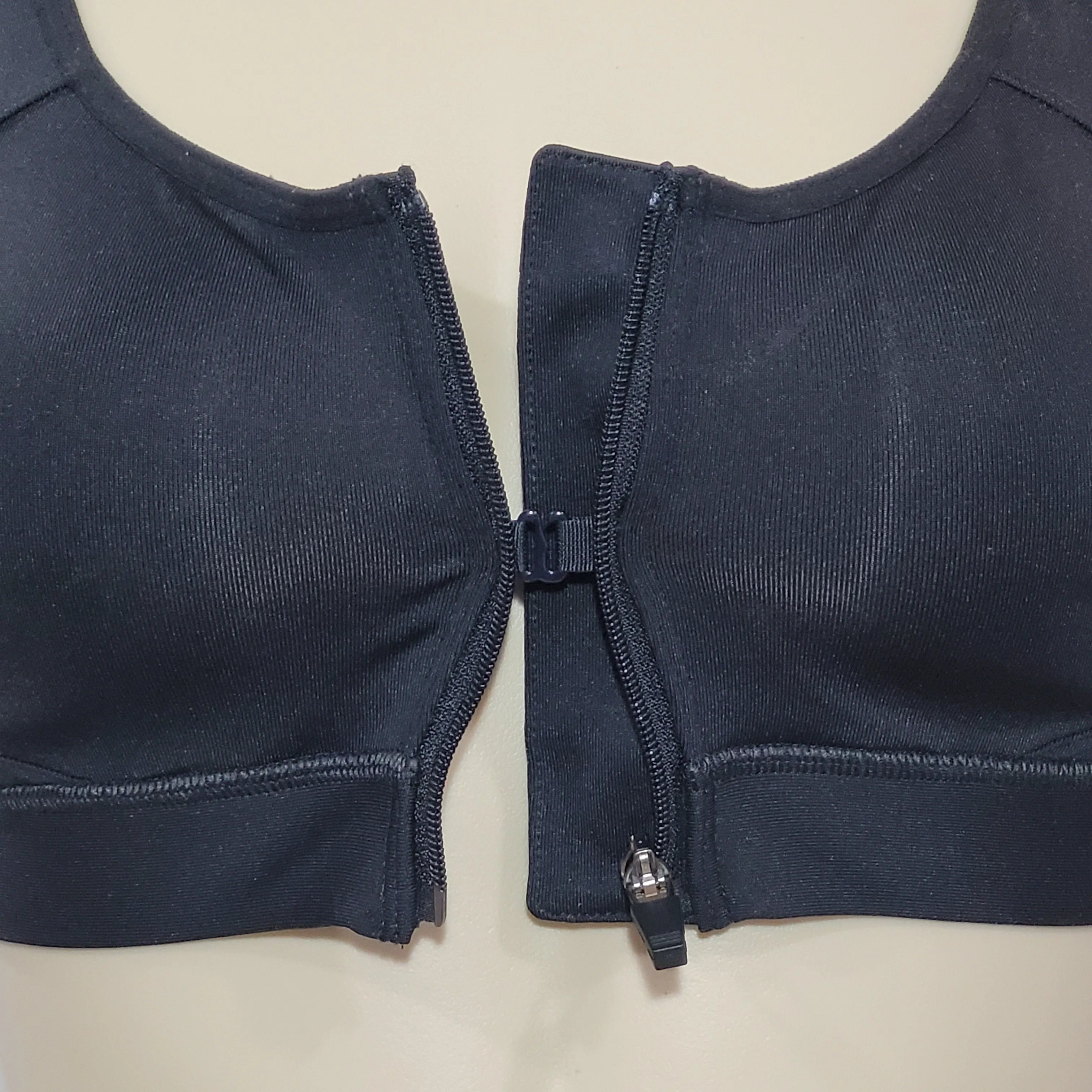 Champion N9643 Power Shape Max Zip Front Wire Free Sports Bra SMALL Black