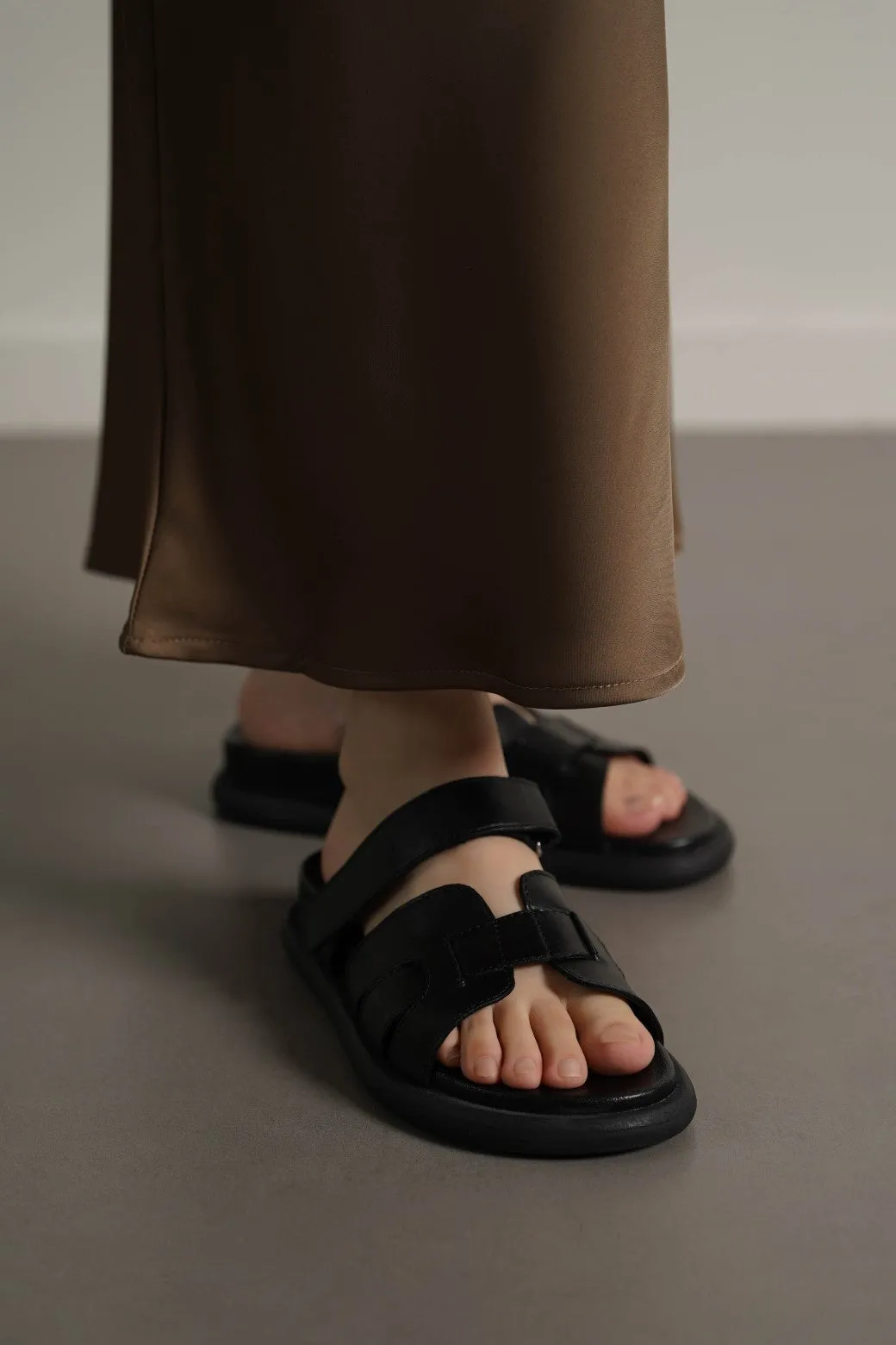 IZZY LEATHER SLIDES