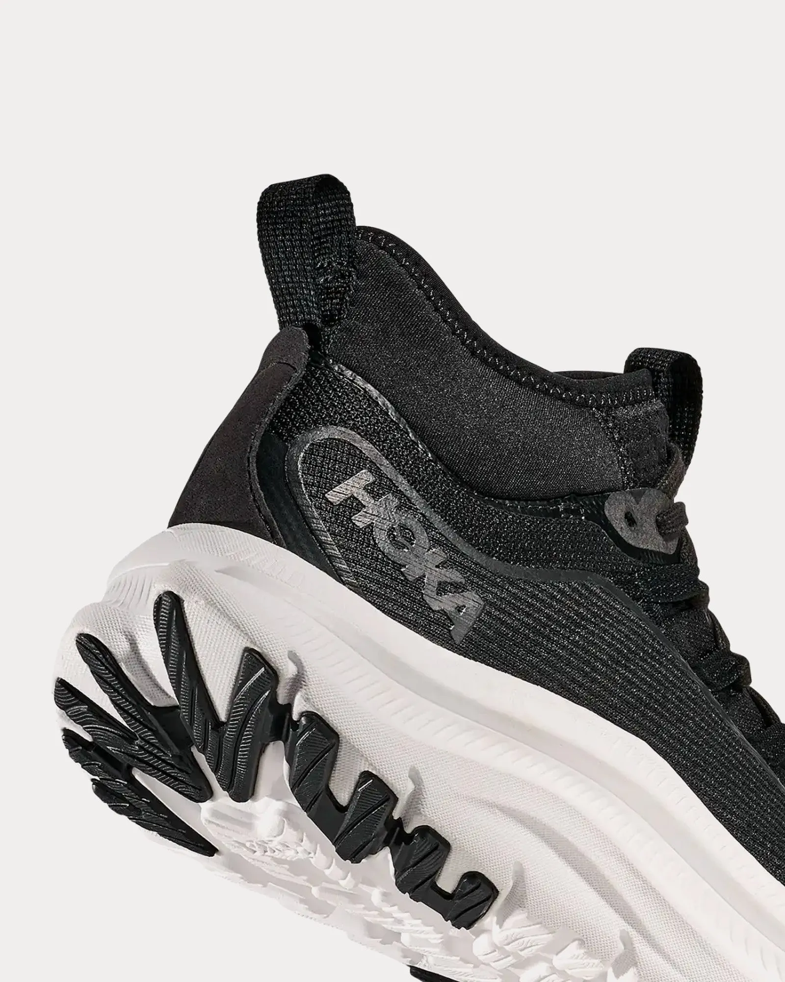 Kawana Mid Black / White Running Shoes