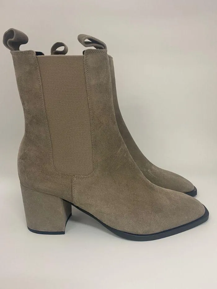 Kennel & Schmenger S Suede ankle Erin Boots in Pebble 41-62210-359