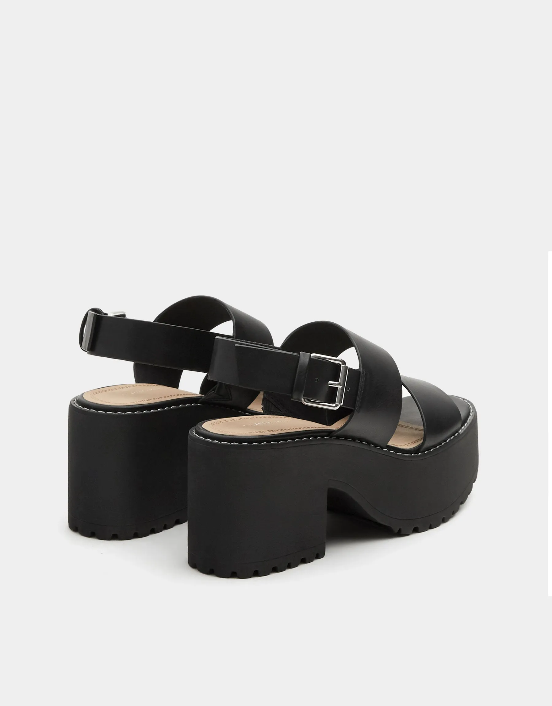 Loafers with tassels