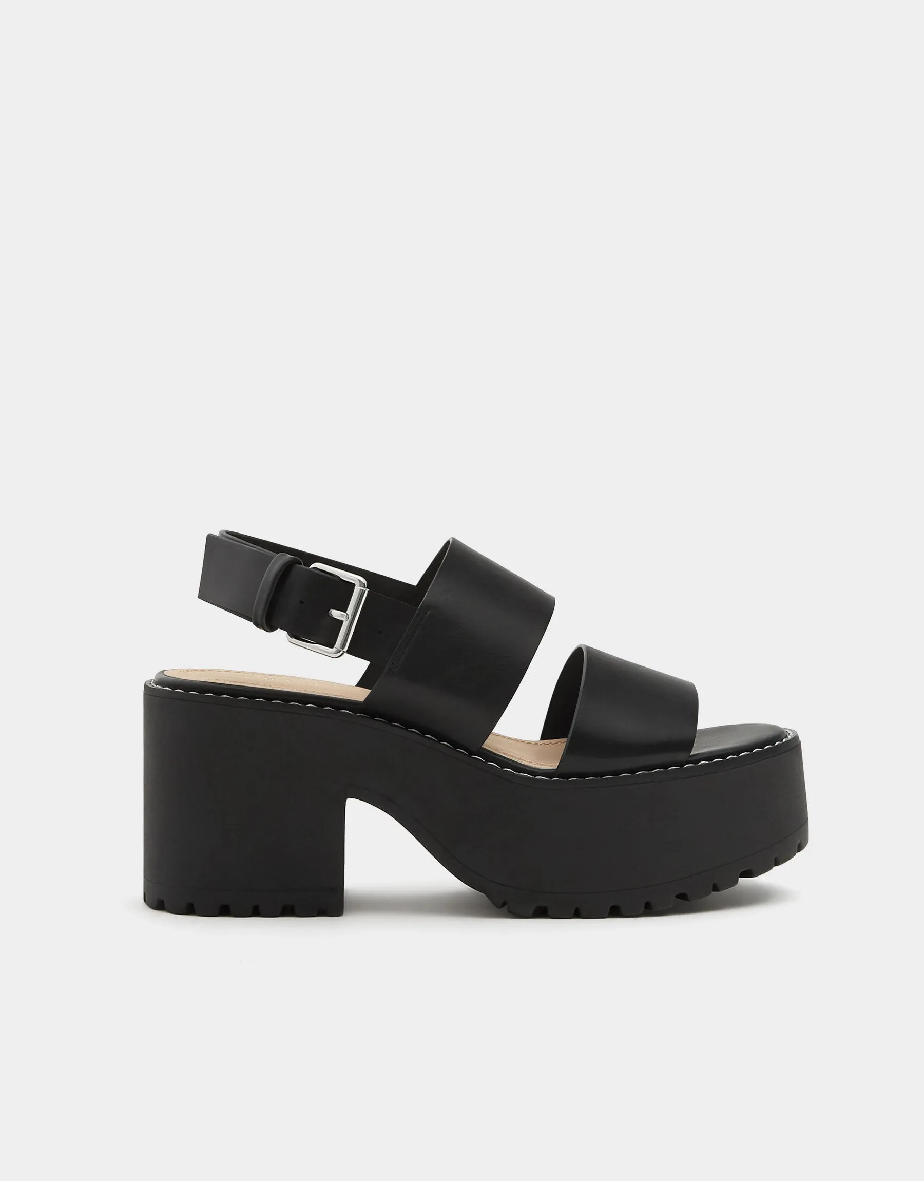Loafers with tassels