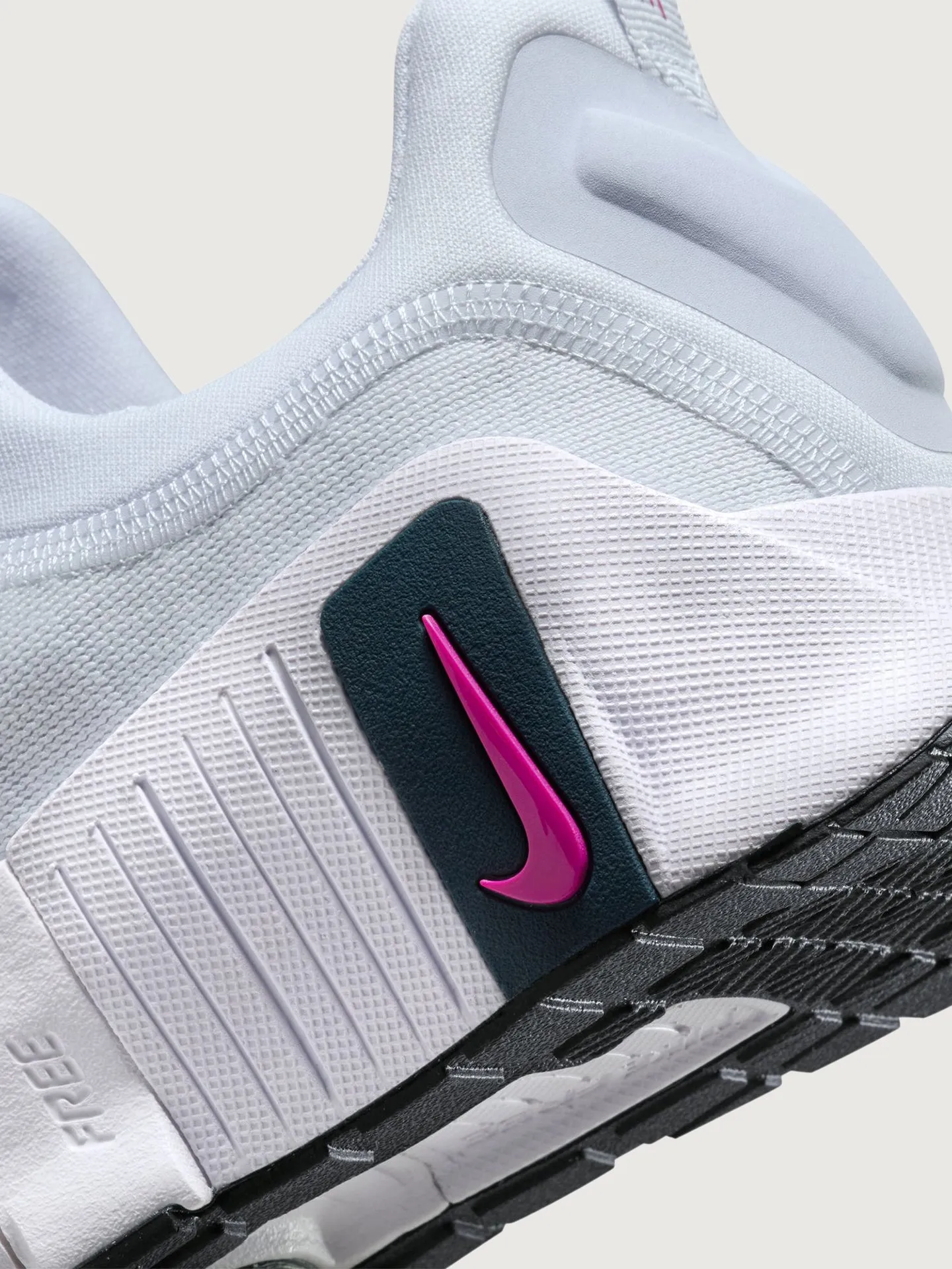 Nike Free Metcon 6 - Football Grey-Hot Fuchsia-Armory-Navy