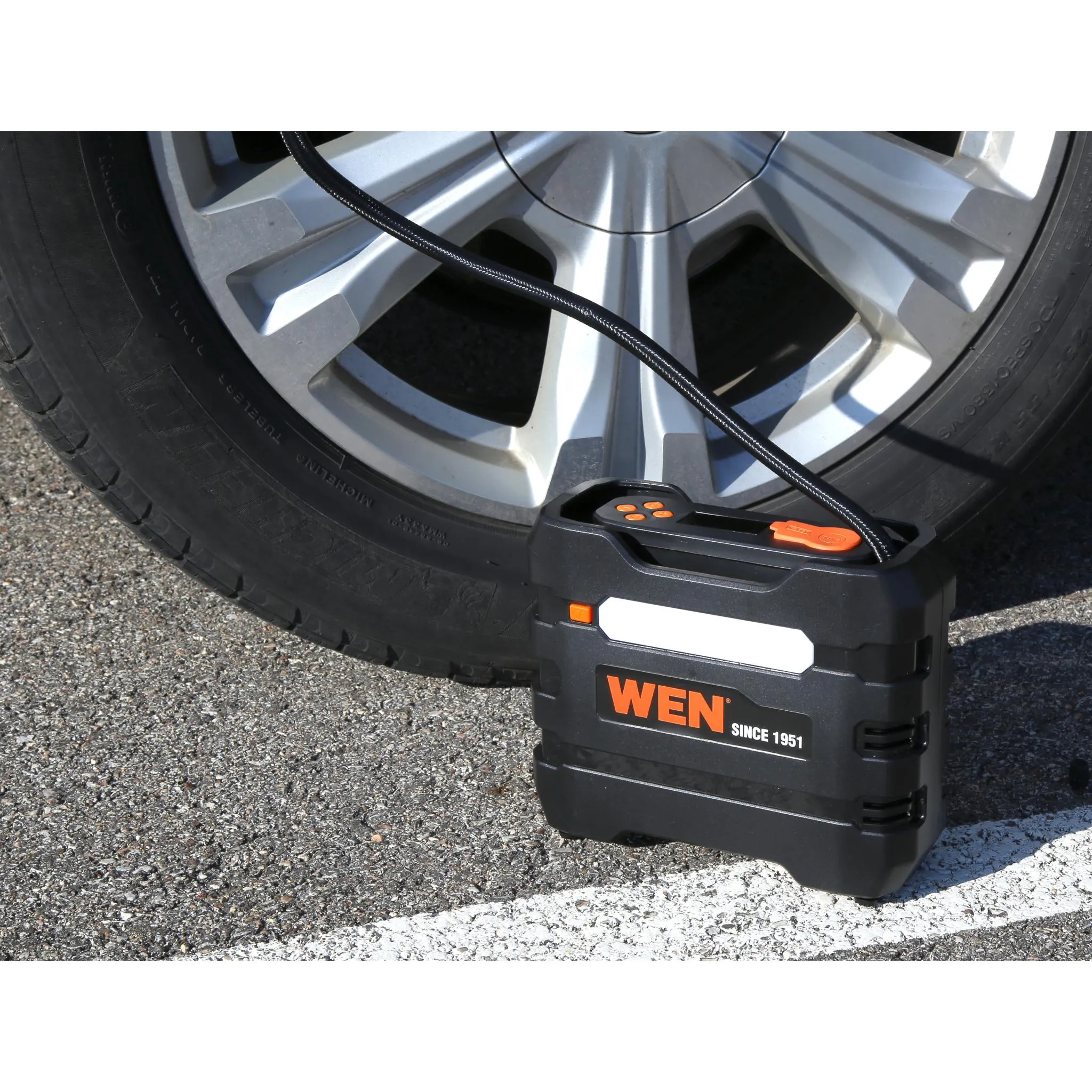 WEN AA2225 12V 90 PSI 0.8 CFM Portable Air Compressor and Tire Inflator with Carrying Case