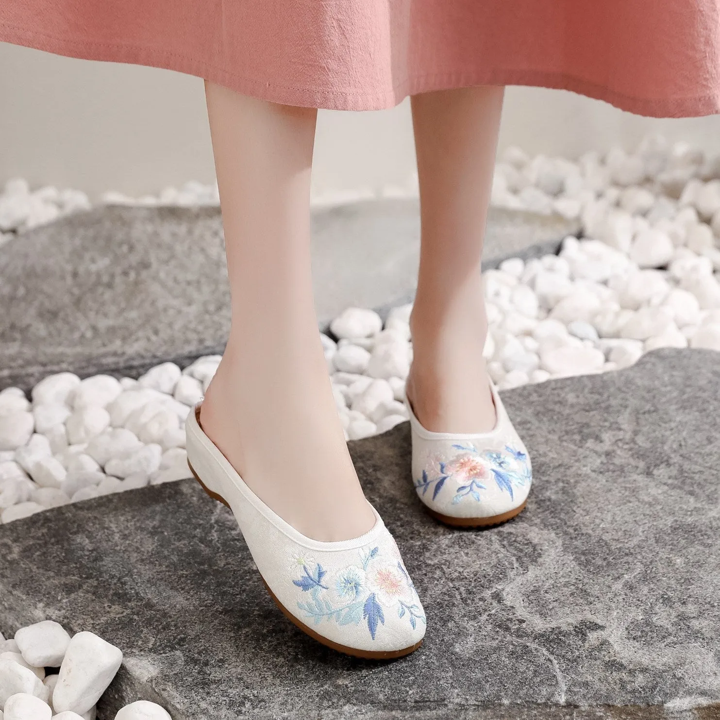 Women's Ancient Style Knitted Jacquard Fabric Ethnic Embroidered Slippers